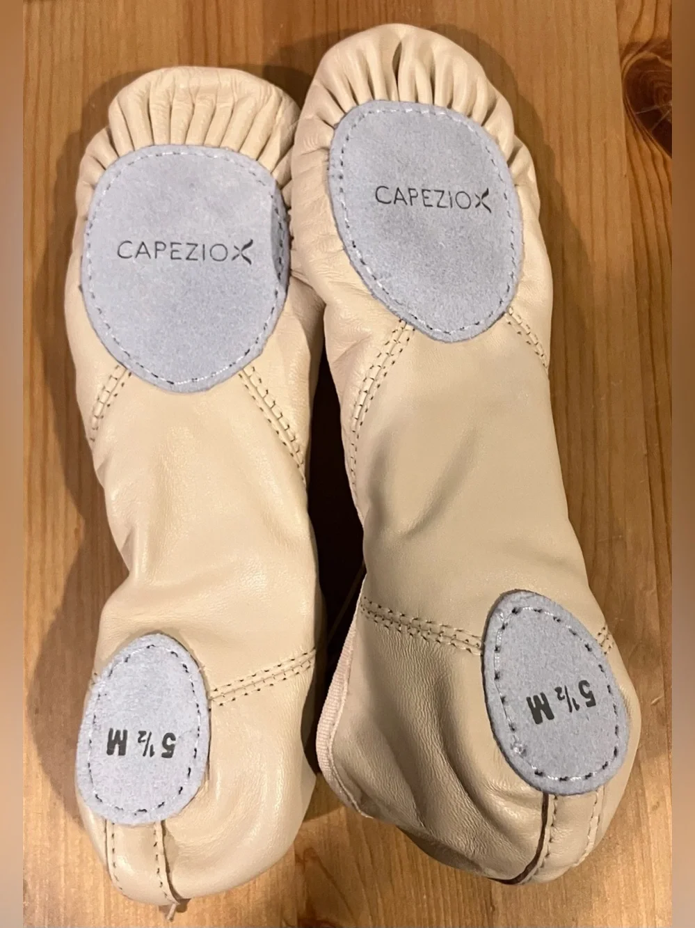 NEW Capezio Juliet 2 2027 LPK Ballet Slippers Size 5.5M Cream Color